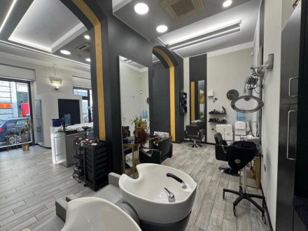 Vendesi salone Parrucchiere a Milano, zona Porta Nuova