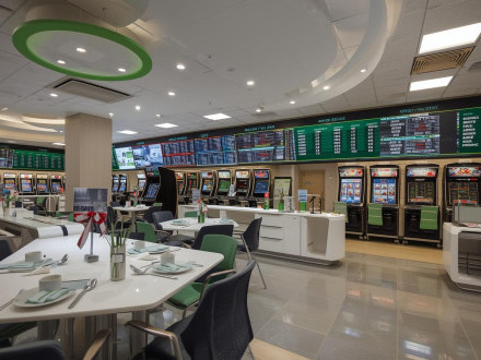 Vendesi Bar con Sala Giochi a Mantova