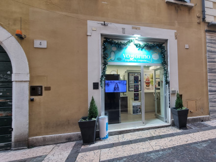 Vendesi Yogurteria marchio Yogorino a Brescia centro