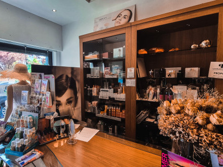 Vendesi Profumeria e Abbigliamento a Brescia